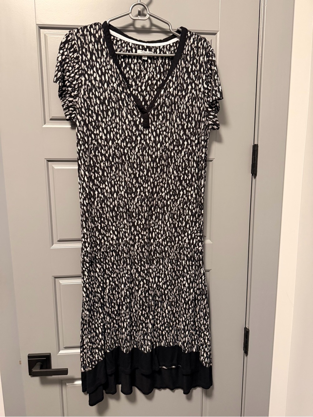 Anne Klein Black and White V-Neck Midi Dress MEDIUM